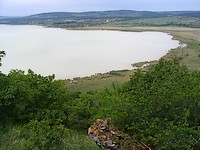 fotó: kilátás a Nyereg-hegyről a Bozsai-öbölre